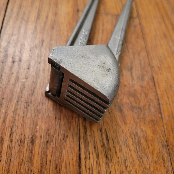 Vintage France Garlic Press Silver Aluminum Manual Mincer Tool Kitchen Gift - Picture 2 of 5